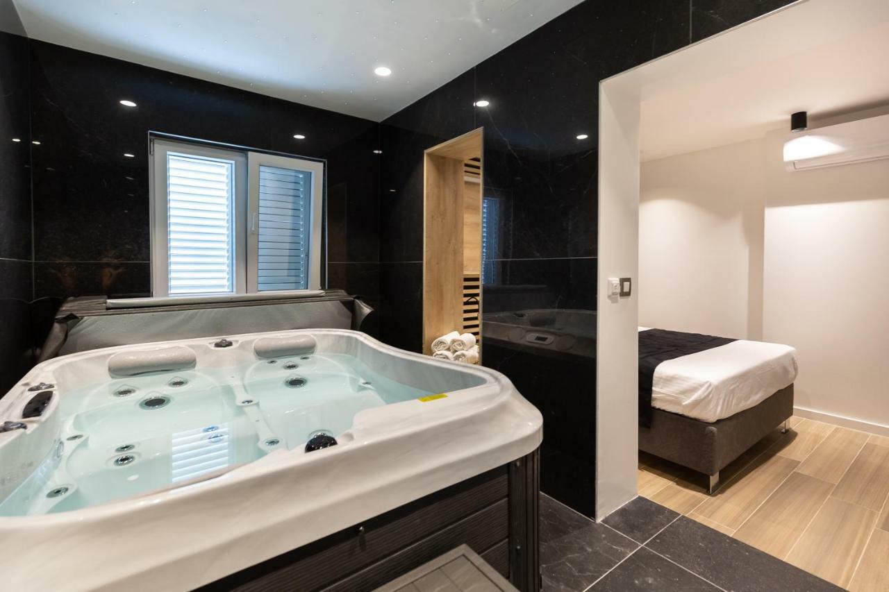 Downtown Marcius Luxury Apartment With Jacuzzi & Sauna Zadar Exterior photo