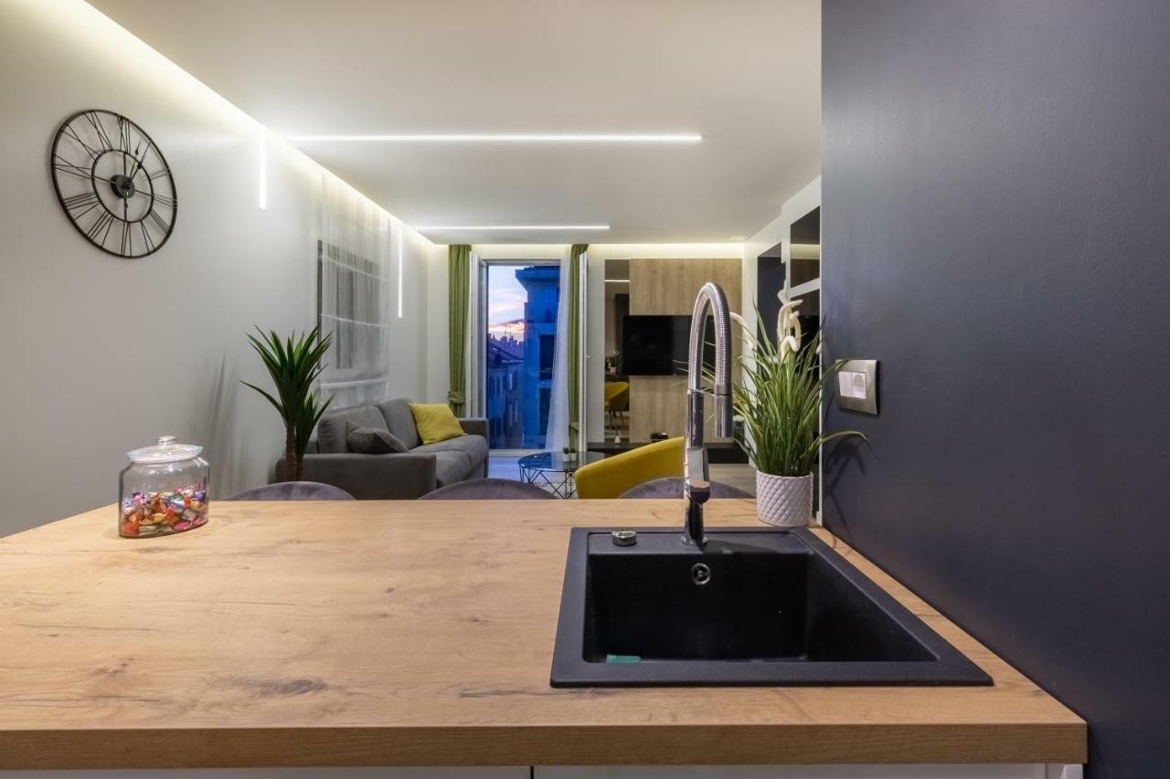 Downtown Marcius Luxury Apartment With Jacuzzi & Sauna Zadar Exterior photo