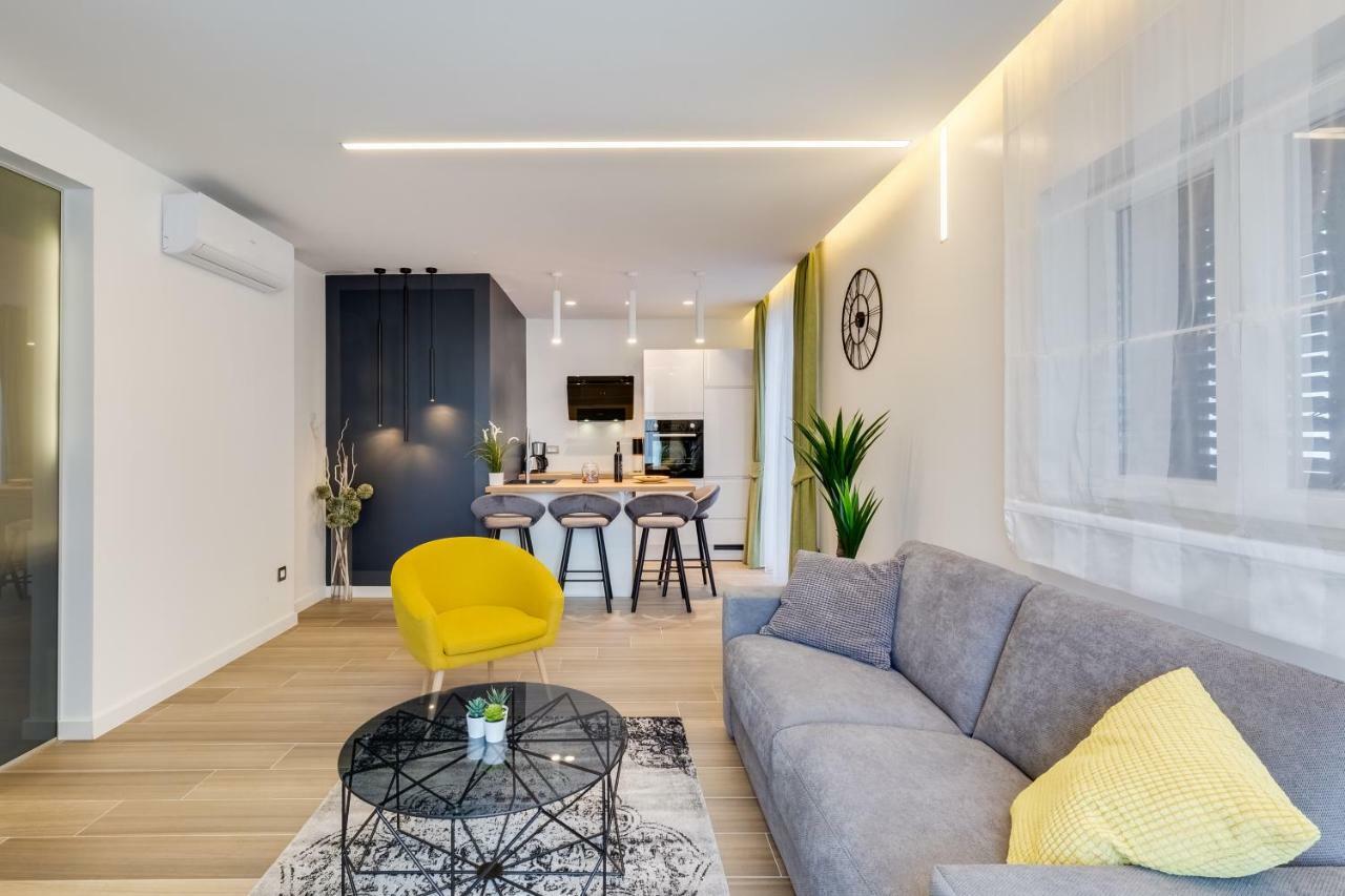 Downtown Marcius Luxury Apartment With Jacuzzi & Sauna Zadar Exterior photo