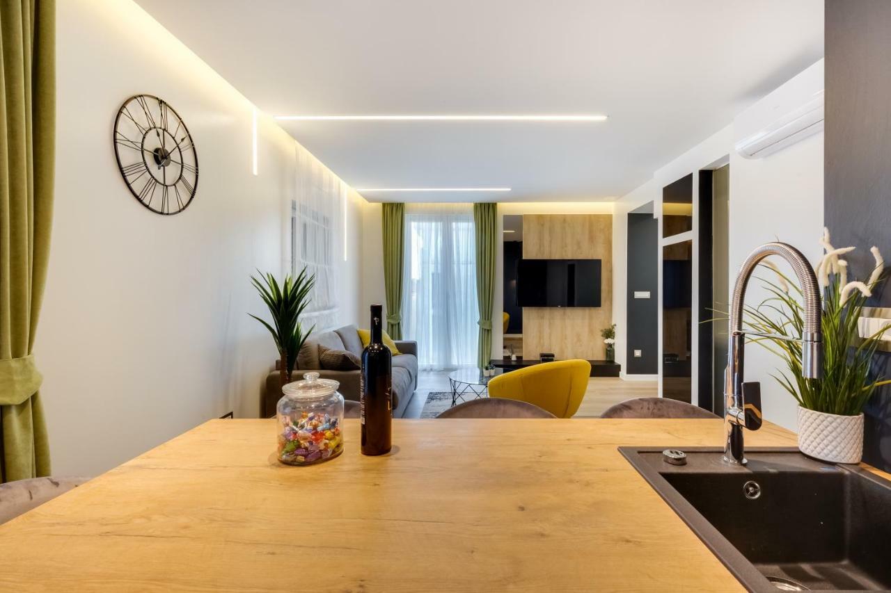 Downtown Marcius Luxury Apartment With Jacuzzi & Sauna Zadar Exterior photo